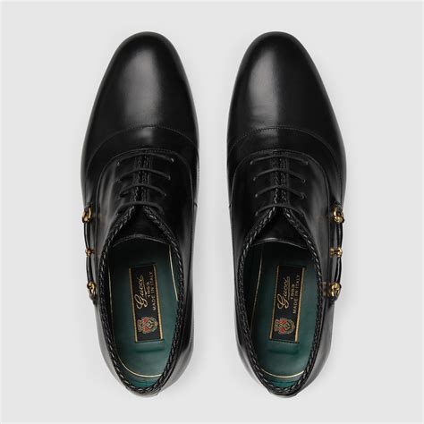 Gucci Scarpa stringata uomo con dettaglio Web in pelle.